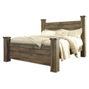  Trinell B446B45 King Poster Bed IMAGE 1